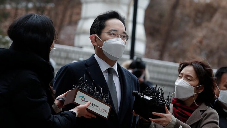 Главу Samsung приговорили к 2,5 годам тюрьмы за дачу взятки