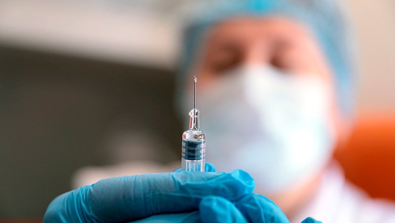 Минздрав проверит безопасность вакцины «Спутник V» для онкобольных