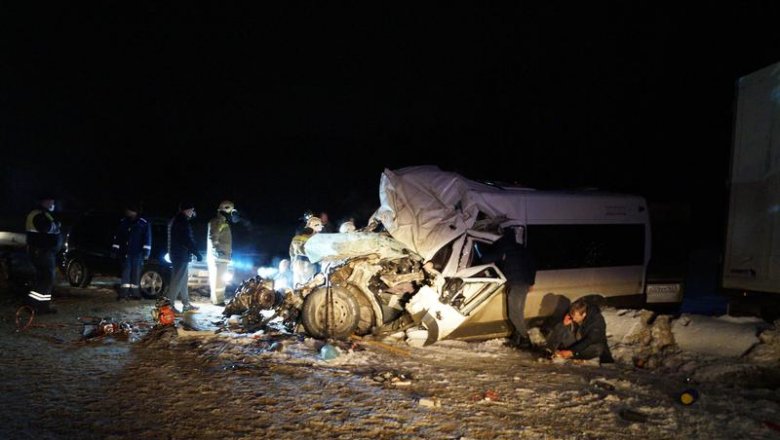 Под Самарой в ДТП с участием микроавтобуса погибли 11 человек