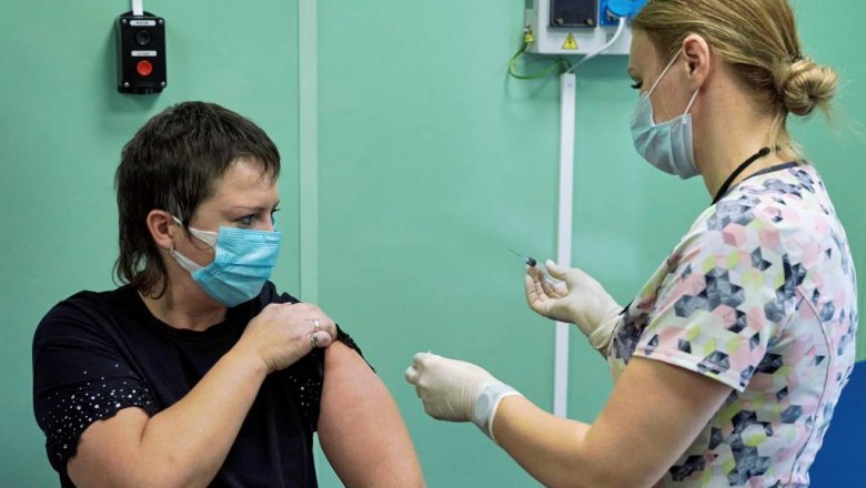 Попова заявила о возможности привить от коронавируса 60% населения РФ за год
