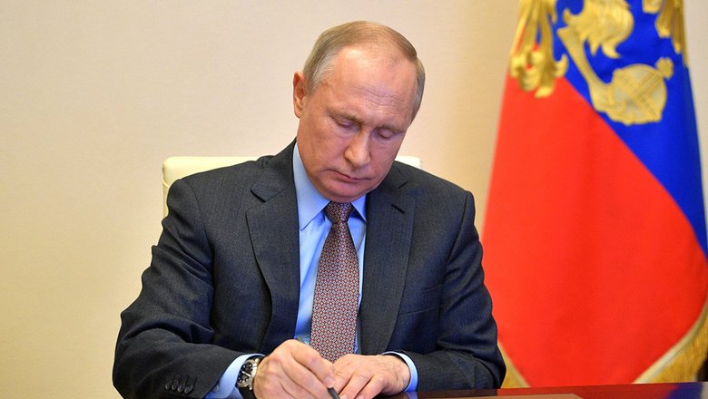 Путин подписал закон о продлении ДСНВ между Россией и США