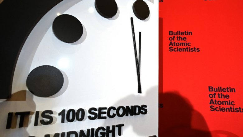 Стрелку Часов Судного дня оставили в 100 секундах от конца света