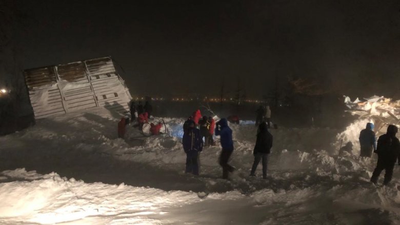 Три человека остаются под завалами после схода лавины в Норильске