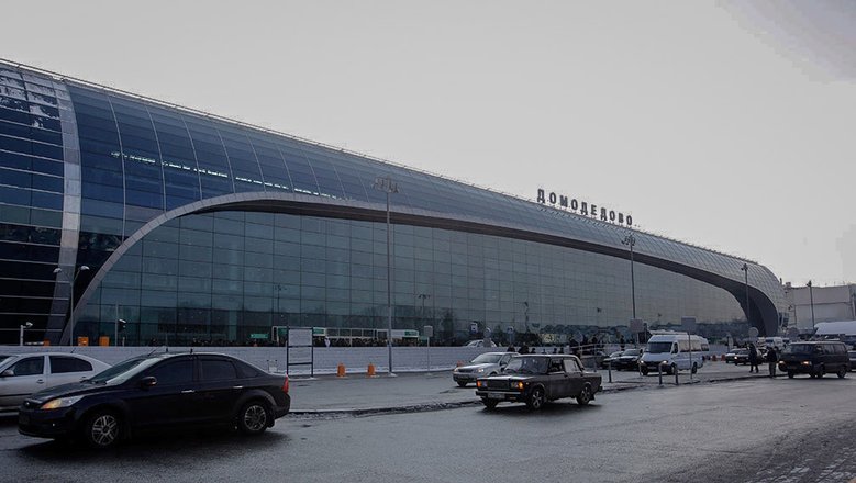 В аэропорту Домодедово ряд рейсов задерживаются из-за последствий ледяного дождя
