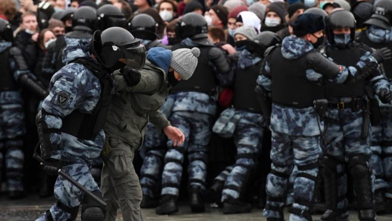В ОНК сообщили о более 600 задержанных за участие в несанкционированной акции в Москве