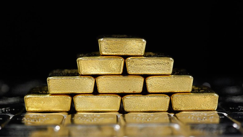 Золото впервые обошло доллар в резервах России