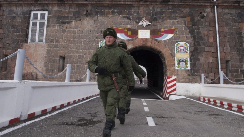 Ереван допустил перенос подразделений с российской базы на восток страны