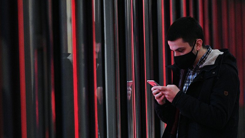 Кошелёк или связь: цифровые рубли предложили хранить на смартфонах