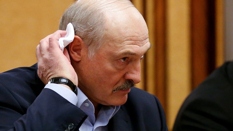 Лукашенко призвал отказаться от смартфонов из-за слежки США
