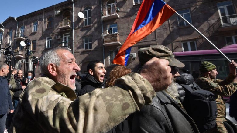Минобороны Армении требует не втягивать армию в политические процессы