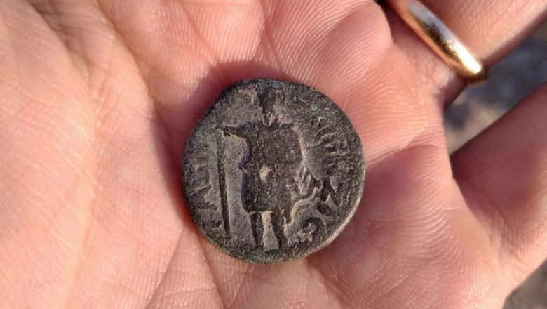 Солдат в Израиле случайно нашел 1800-летнюю монету (фото)