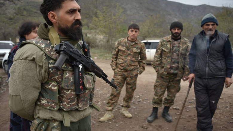 Азербайджан обвинил Армению в попытке незаконной переброски военных в Карабах