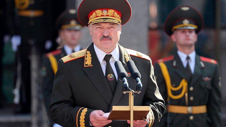 Лукашенко присвоил сыну звание генерала и уволил с поста своего помощника