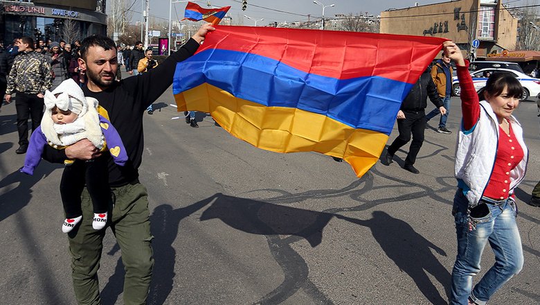 Правительство Армении объявило об увольнении главы Генштаба страны