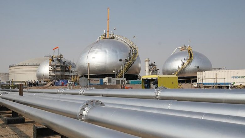 Саудовская Аравия заявила об атаке хуситов на нефтехранилище в Джизане