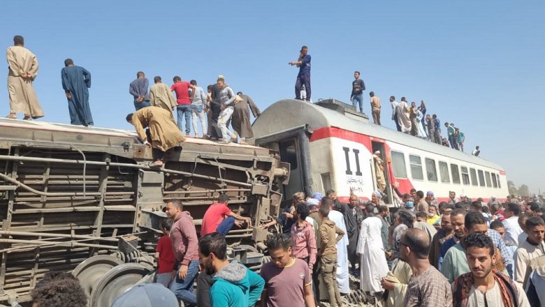 В Египте заявили, что столкновение поездов спровоцировали неизвестные, сорвав стоп-кран
