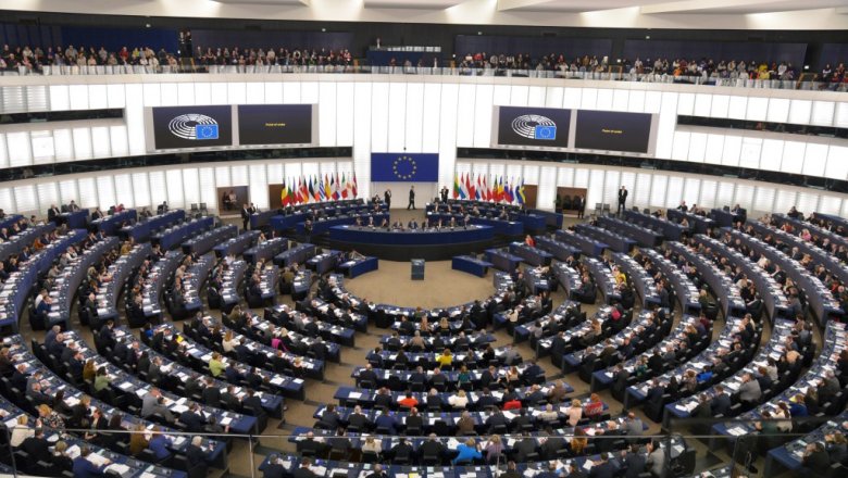 Европарламент принял резолюцию с призывом отключить Россию от SWIFT
