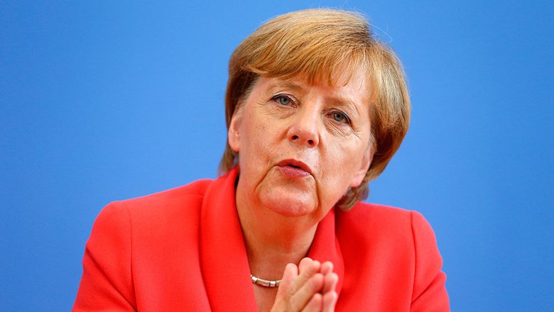 Меркель в разговоре с Путиным призвала не усиливать присутствие войск у границы с Украиной