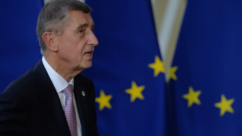 Премьер Чехии поспорил с президентом о двух версиях взрыва во Врбетице