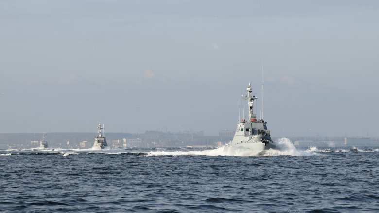 Украина обвинила Россию в попытке помешать кораблям в Азовском море