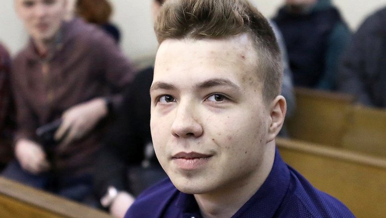 СМИ: задержанный в Минске блогер Протасевич дает признательные показания
