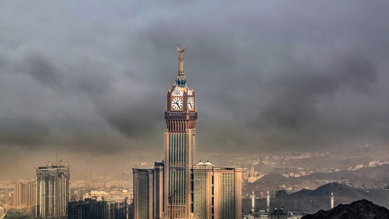 Стражи времени: как выглядят 12 знаменитых часовых башен