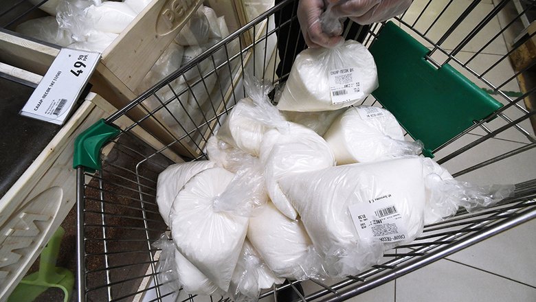 «Ведомости»: Минсельхоз рекомендовал производителям сахара сохранить цены до сентября