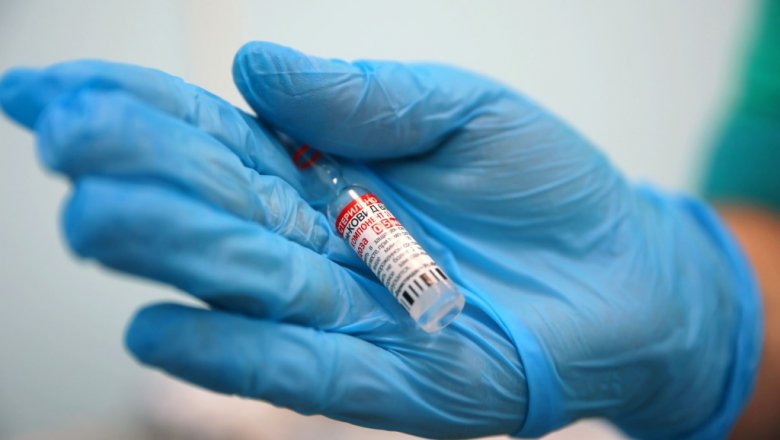 Гинцбург допустил изменение вакцины при мутации COVID-19 за пару недель
