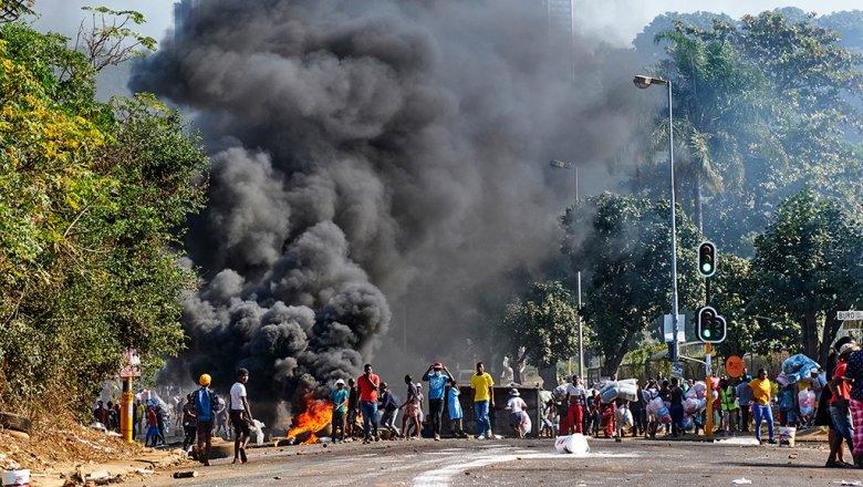 Число жертв протестов в ЮАР превысило 200