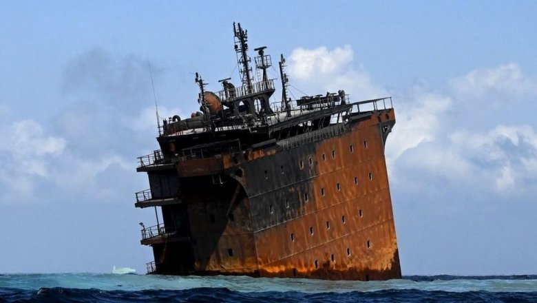 Экологическая катастрофа у берегов Шри-Ланки: на скамье подсудимых российский капитан