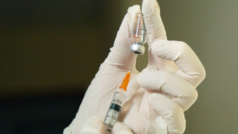 Мурашко допустил продажу иностранных вакцин от COVID в России