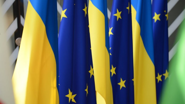 На Украине официально утвердили курс на ЕС и НАТО