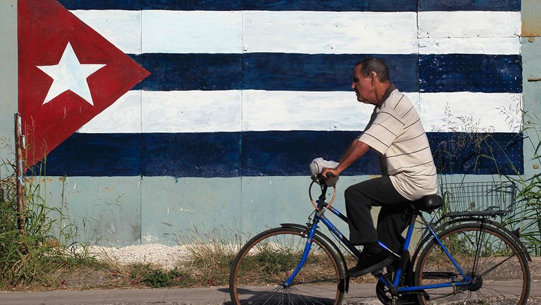 Президент Кубы призвал сторонников выйти против уличных демонстрантов