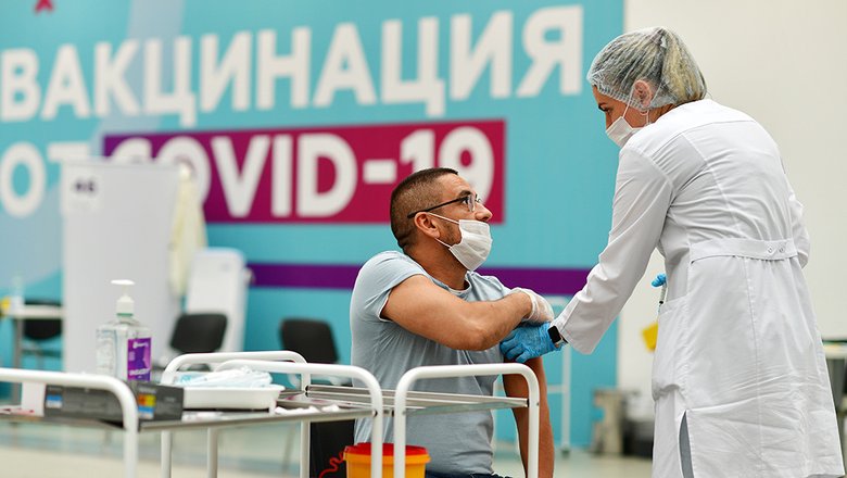 Минобрнауки не требует обязательной вакцинации студентов от коронавируса
