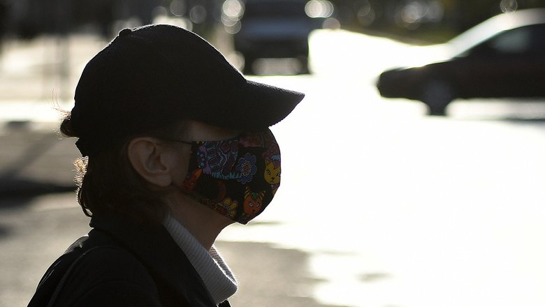 Попова заявила, что требования носить маски на улице в России практически нет