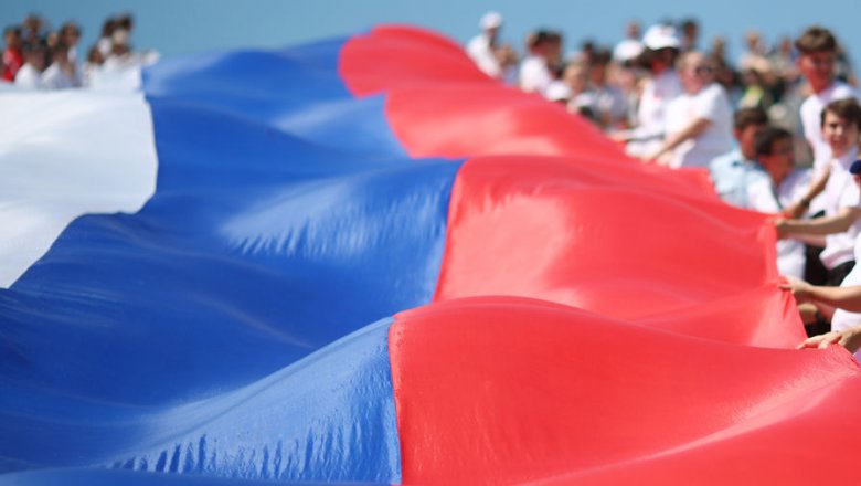 В Крыму был развернут километровый флаг России