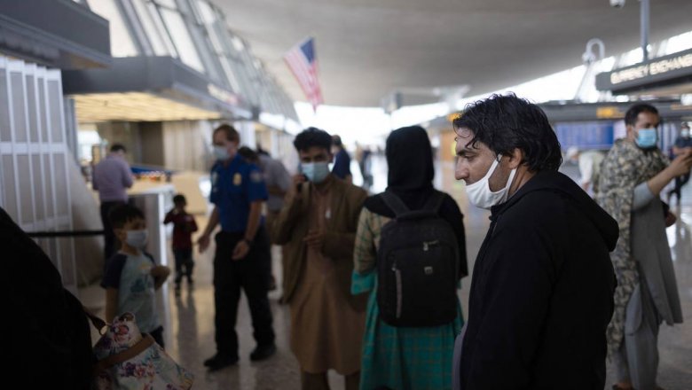 Bloomberg: США планируют выплатить более $2 тыс. каждому беженцу из Афганистана