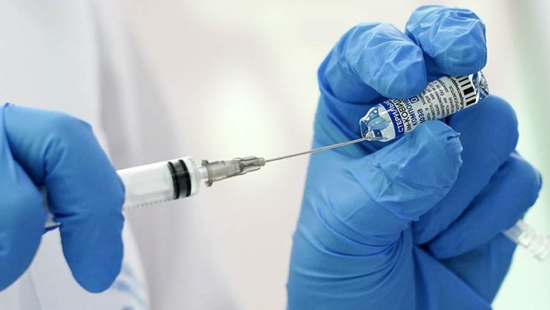 Гинцбург сообщил о защите вакциной «Спутник V» от всех штаммов COVID-19