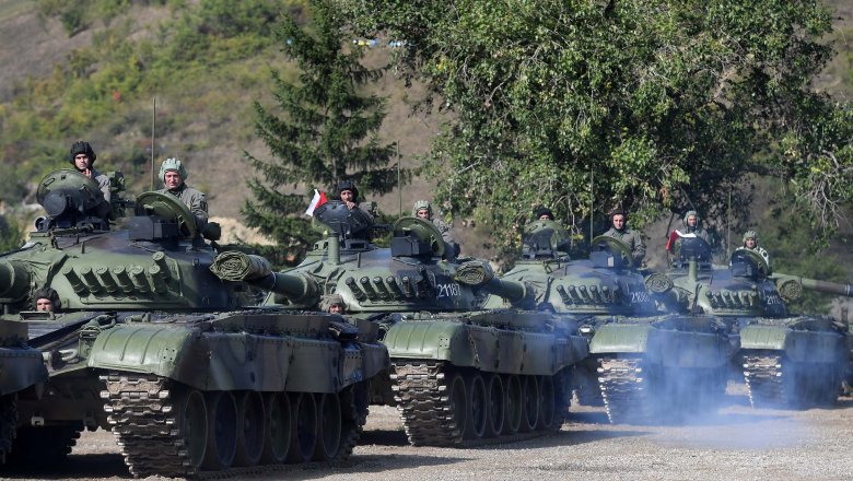Сербия стягивает танки к границе Косова. Что происходит?
