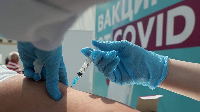 В России предложили давать три обязательных выходных после вакцинации