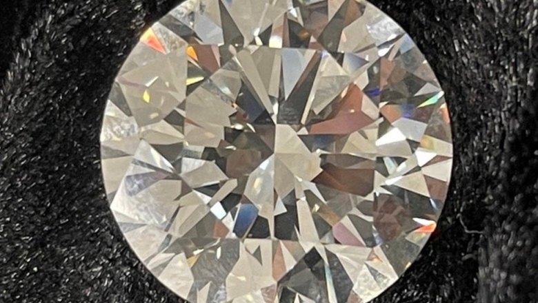 «Чуть было не выбросила в мусорку»: женщина нашла у себя дома драгоценный камень стоимостью 2,7 млн долларов
