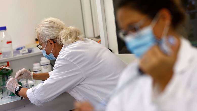 Гинцбург назвал срок действия назальной вакцины от ковида