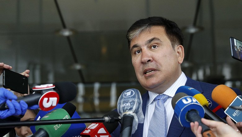 Минюст Грузии заявил, что Саакашвили в тюрьме начал принимать пищу