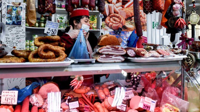 Прием с пищей: производители колбасы и сосисок предупредили о подорожании продукции