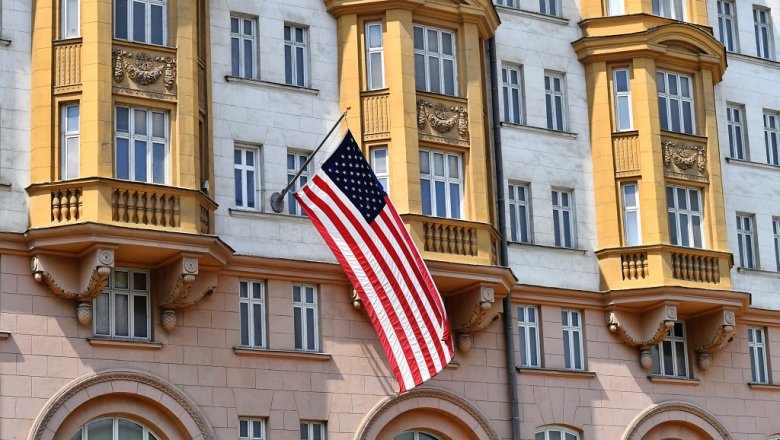 Reuters: в США опасаются, что работа посольства в РФ сведется к техническим функциям
