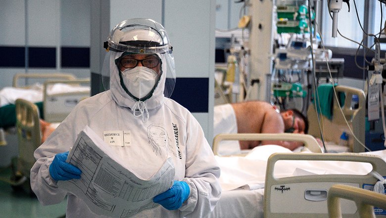 Смертность и заболеваемость коронавирусом в России обновили рекорды третий день подряд