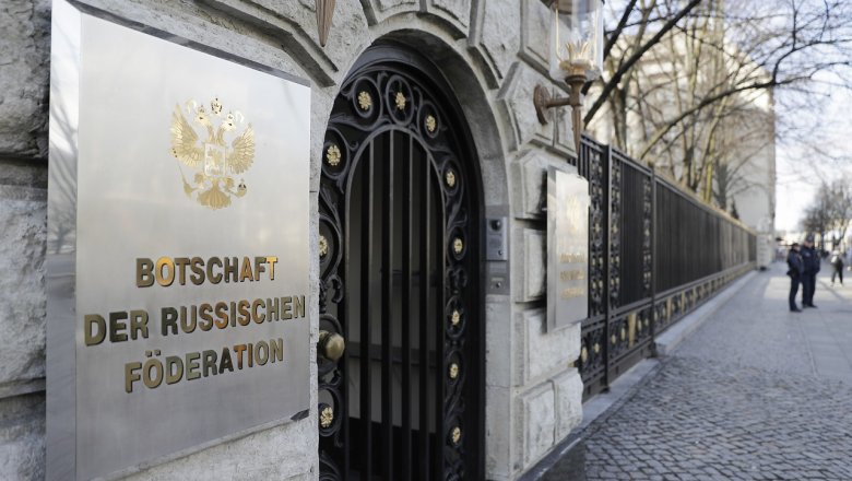 Тело российского дипломата нашли возле посольства в Берлине