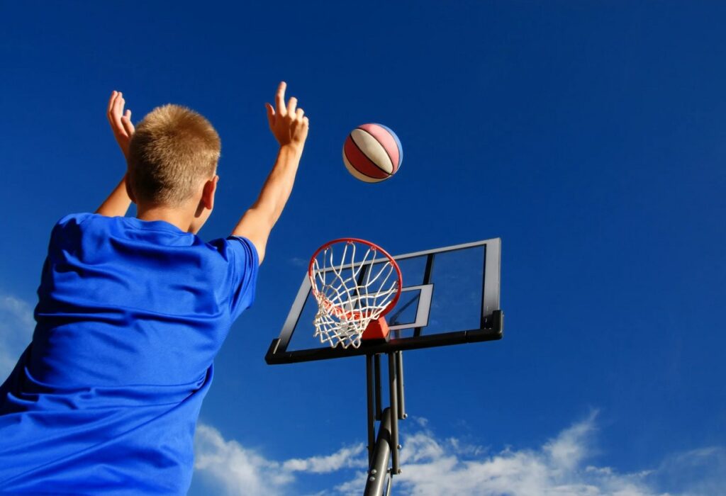 Чем полезен и интересен баскетбол для детей