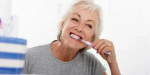 Как поддерживать здоровье зубов после 50 лет?