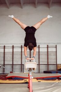 Брусья гимнастические: Сила, гибкость и эстетика